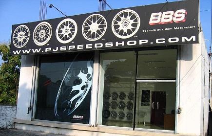 PJSpeedshop Exterior - Front View